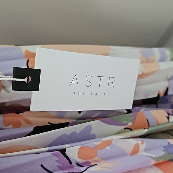 NWT ASTR the Label Blythe Floral Plisse Midi Dress | Coral Multi | Size M - Picture 7 of 8